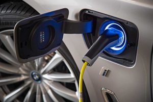 La voiture électrique : un défi technologique et industriel